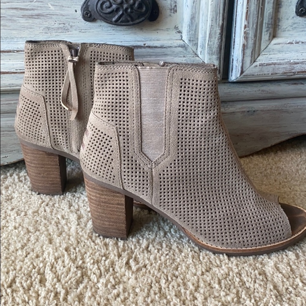 Tom’s Suede Majorca Taupe Peep Toe Heel